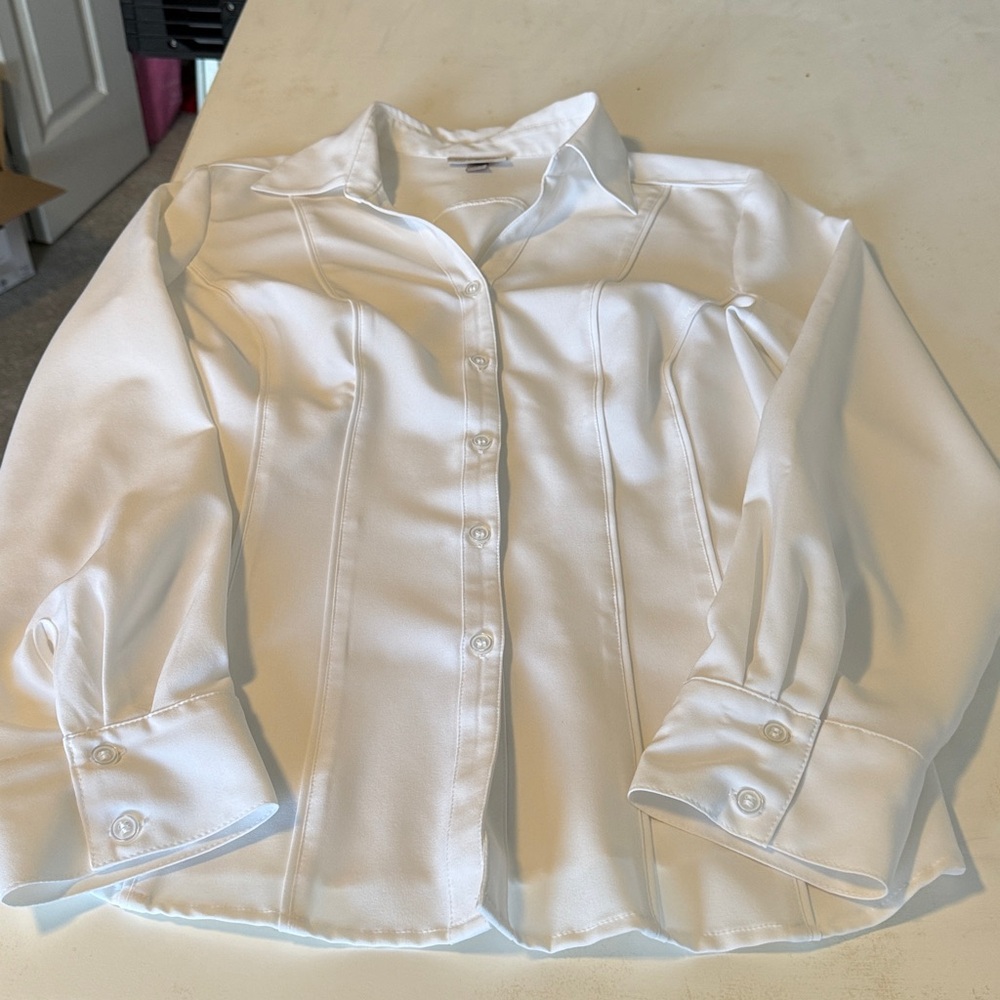 Roz & Ali Women’s V Neck Button-Down Blouse Classic White SZ Small. - Picture 11 of 13